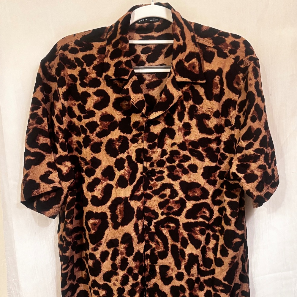 SHEIN Women’s Short Sleeves Shirt Animal Print Size Medium Button Down